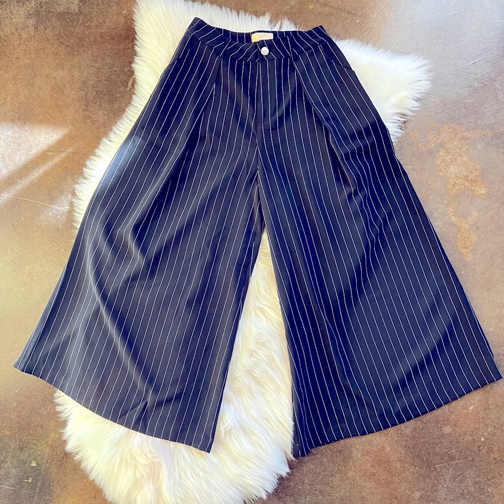 ✂️ BNWT Pinstripe Navy Blue Wide Leg Pants